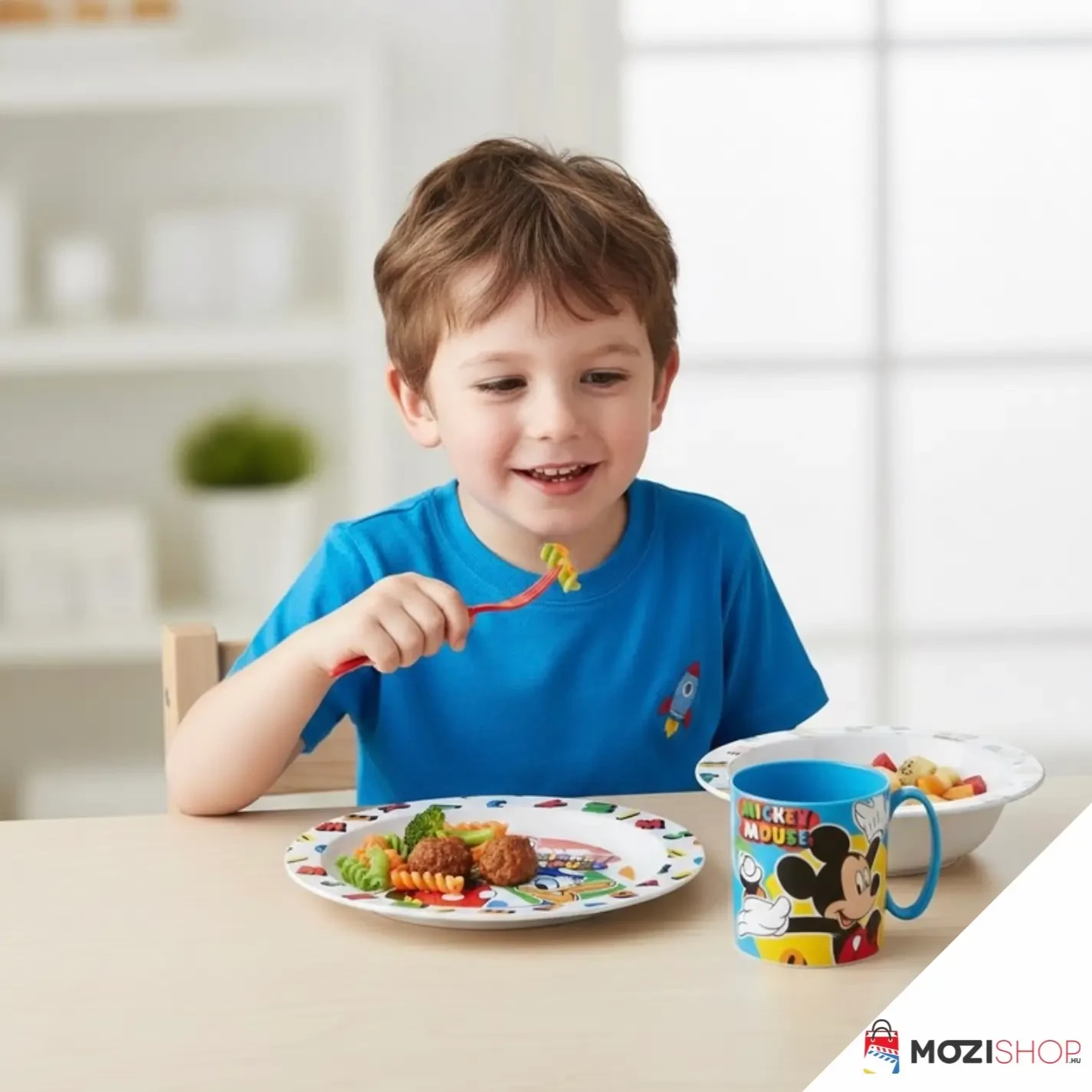 Disney Mickey Cool Summer étkészlet, micro műanyag szett bögrével 350 ml