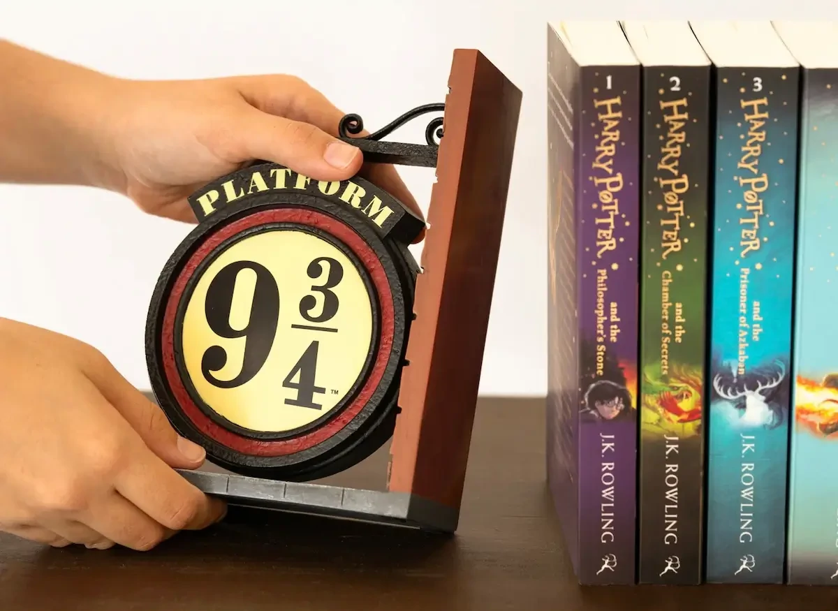 Harry Potter 9 3/4 vágány tábla alakú könyvtámasz