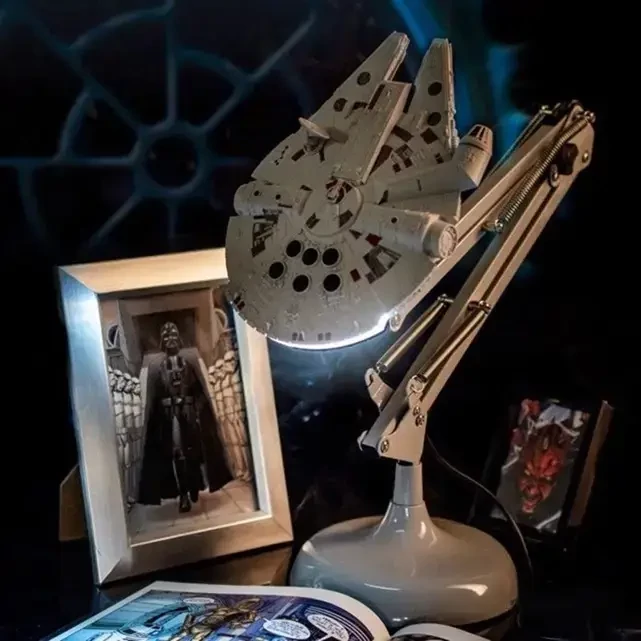 Star Wars Millenium Falcon állítható asztali lámpa
